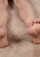 Latina Eldoy shows off her feet, Elody Rojas (elo002) ATK Petites: Elody Rojas (Latina Eldoy shows off her feet)